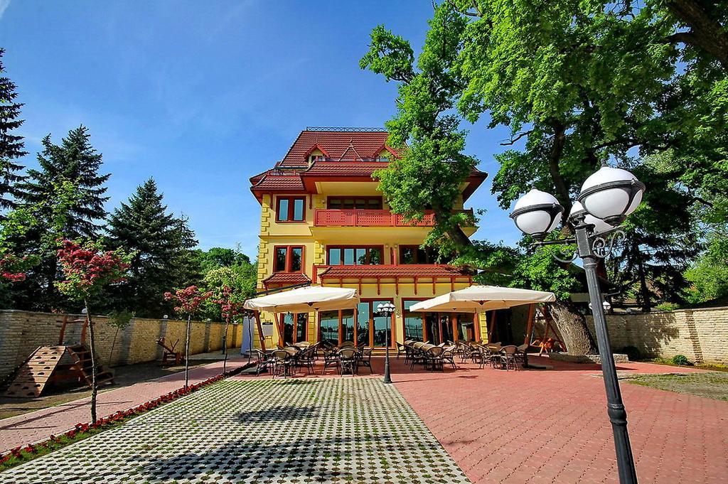 ホテルVila Palić エクステリア 写真