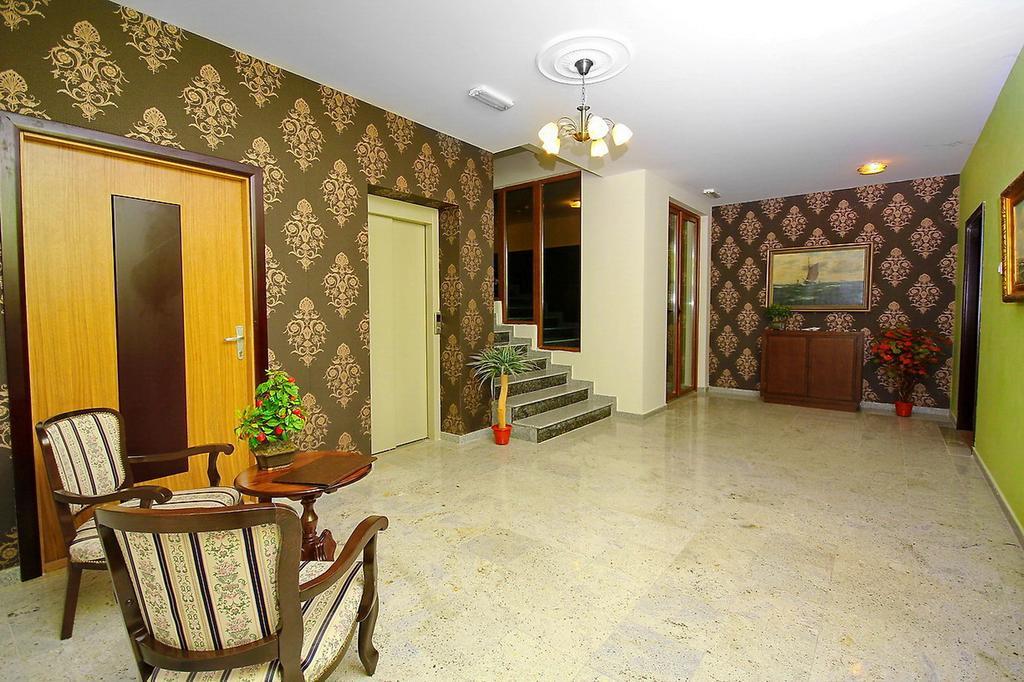 ホテルVila Palić エクステリア 写真