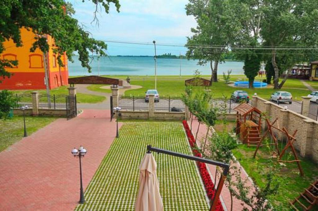 ホテルVila Palić エクステリア 写真